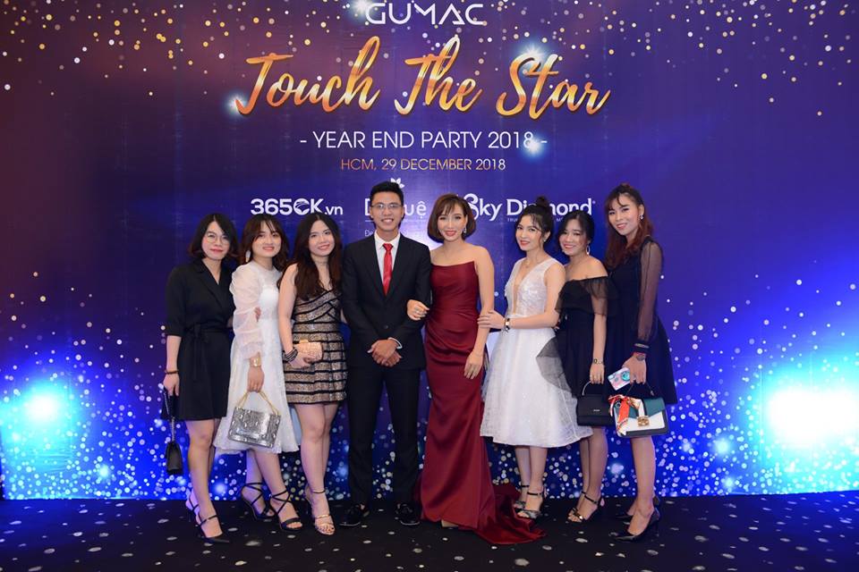 Khách mời check-in tại Year End Party GUMAC Touch The Star