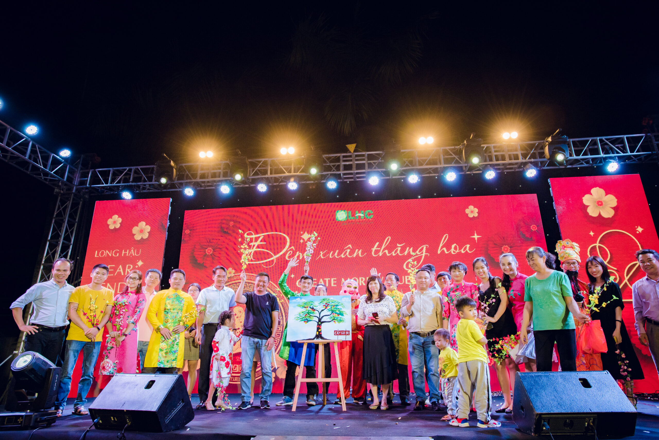 Rộn rã niềm vui đoàn viên cùng buổi Tiệc Tất Niên cuối năm “Đêm Xuân Thăng Hoa” của công ty Long Hậu