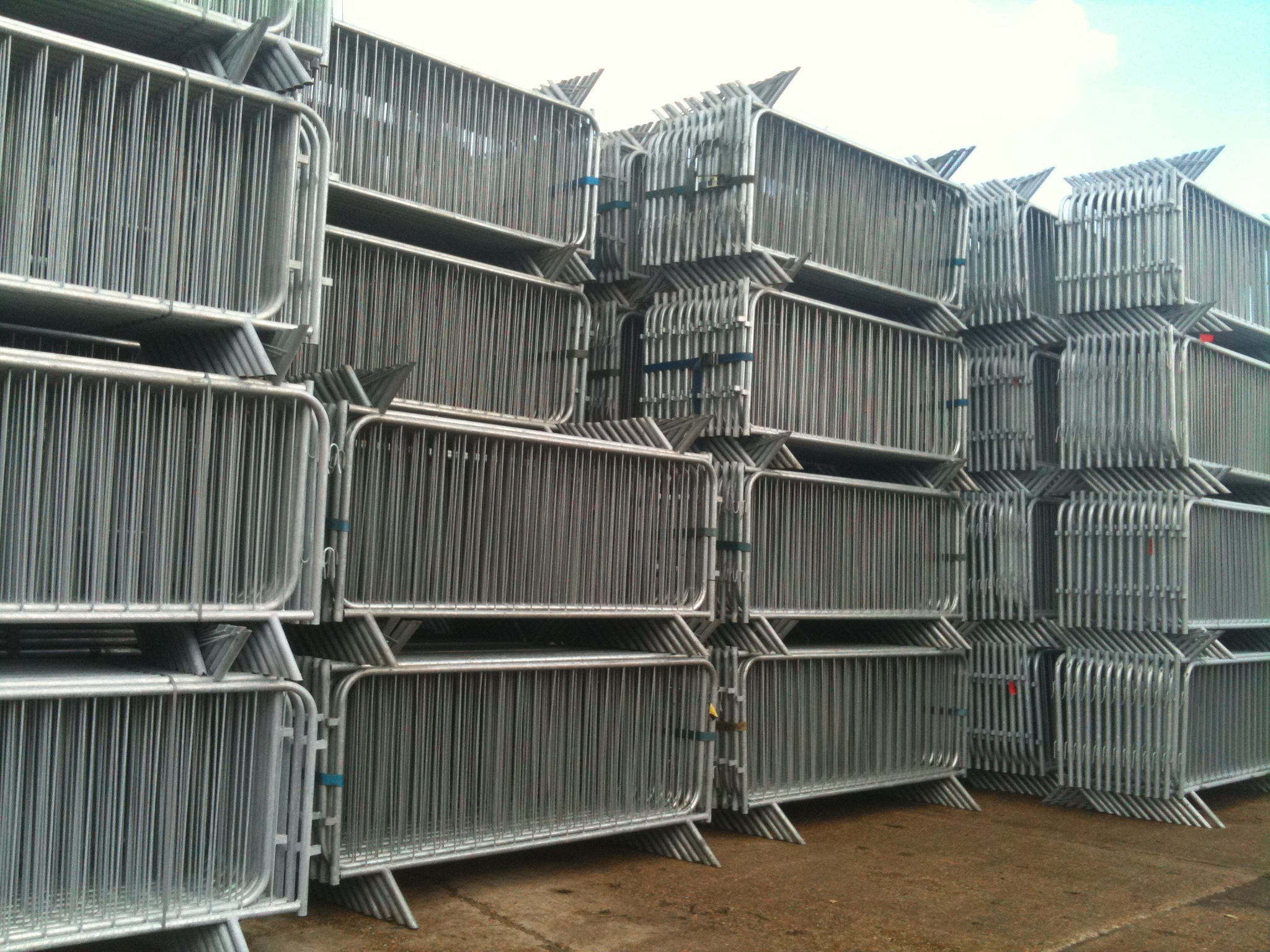Cho thuê trụ barrier chính hãng, chất lượng, giá ưu đãi cho doanh nghiệp