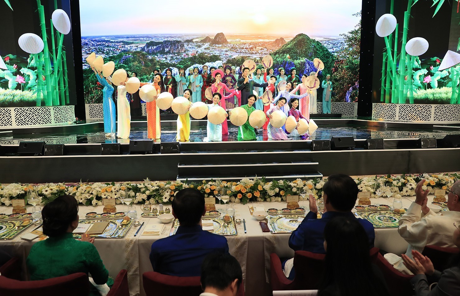 Xây dựng chủ đề Gala Dinner ấn tượng cho doanh nghiệp