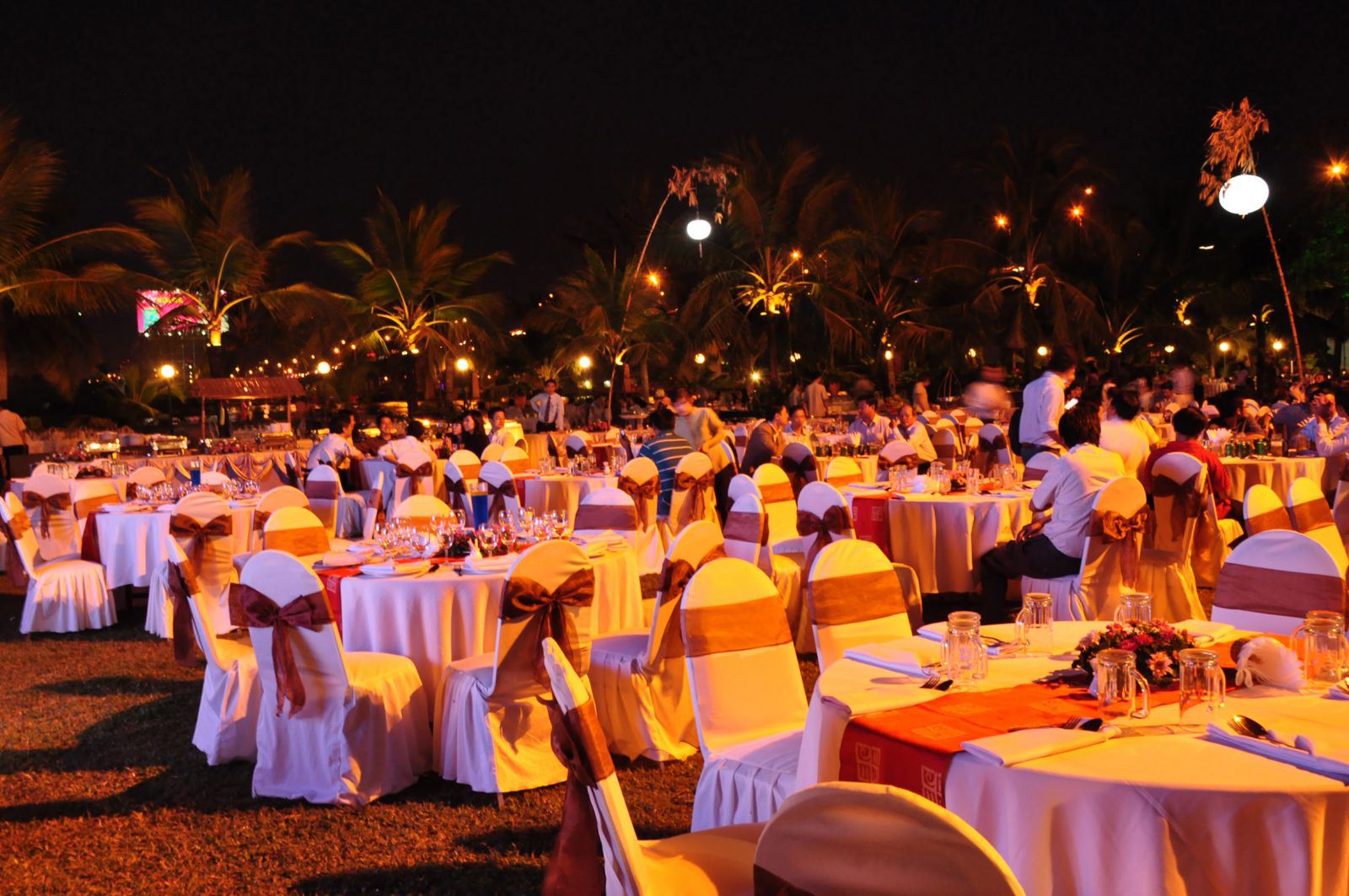Lưu ý khi tổ chức Year End Party để tiết kiệm chi phí