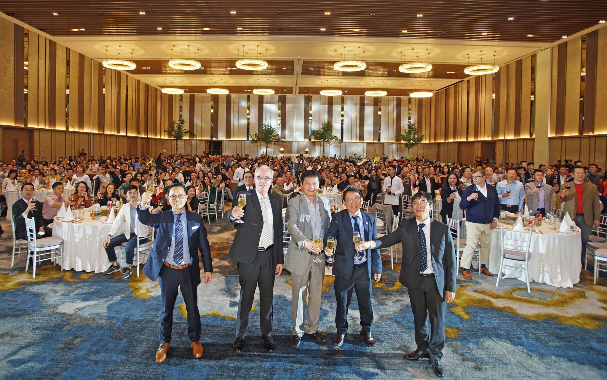 Mẫu kịch bản MC Year End Party cho doanh nghiệp