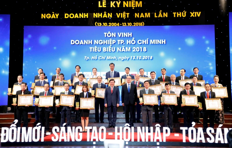 Lễ kỷ niệm Ngày Doanh nhân Việt Nam với sân khấu vinh danh doanh nghiệp tiêu biểu
