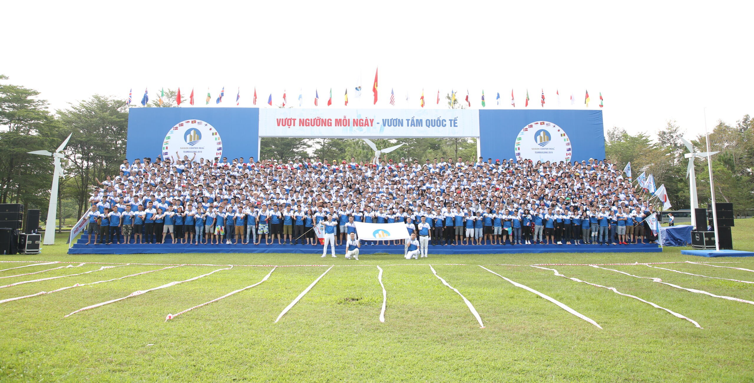 cong ty to chuc team building tai tphcm Cyber Show