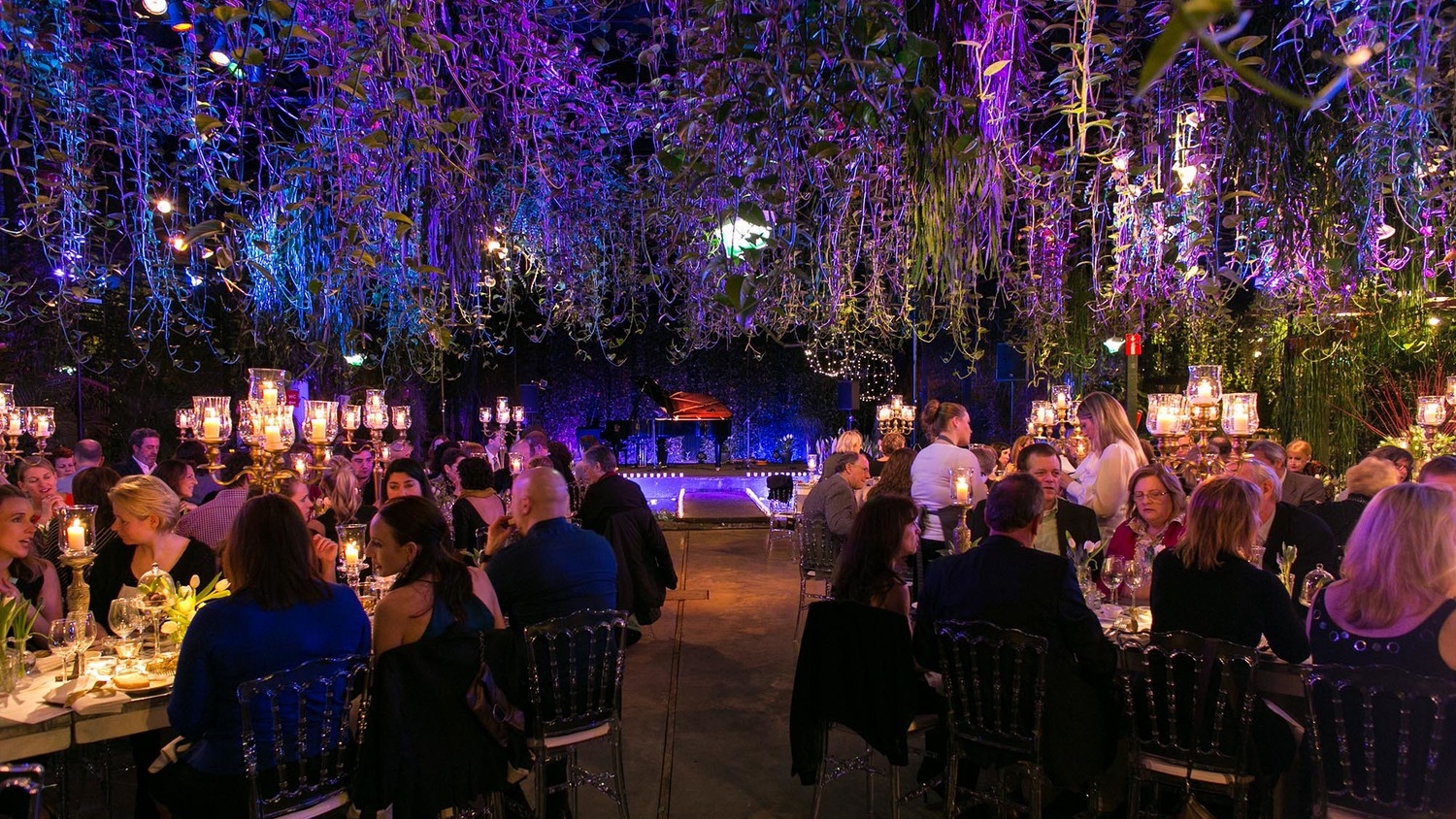 Bí quyết lên kịch bản gala dinner hiệu quả cho doanh nghiệp
