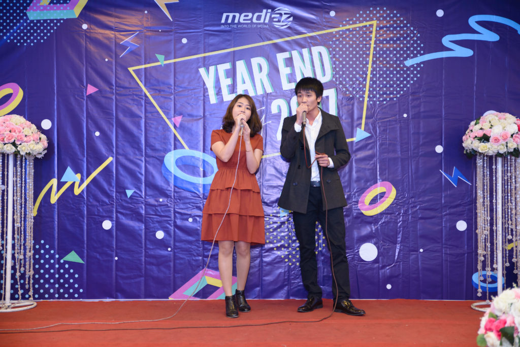 Tổ chức year end party;