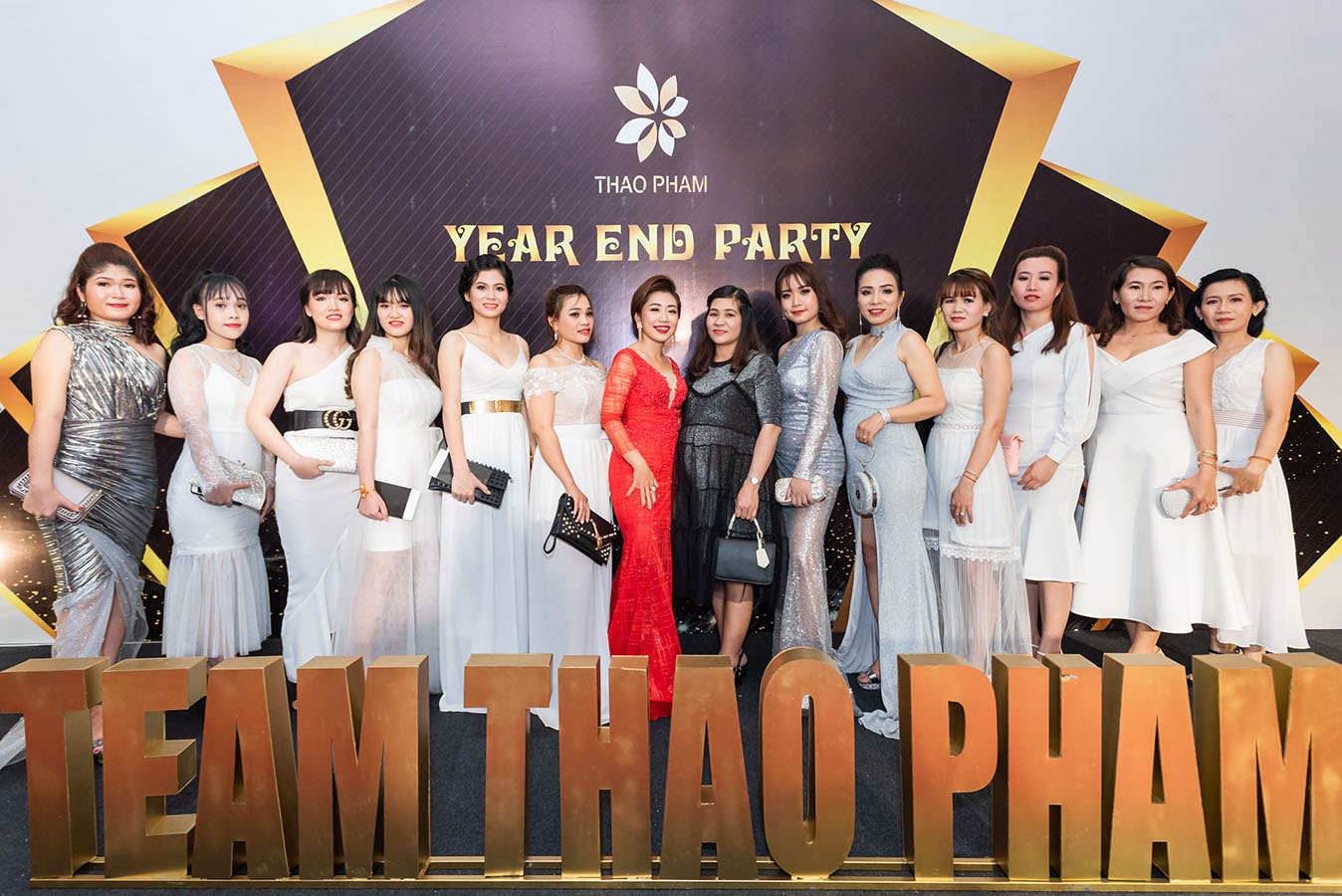 Tổng hợp 6 loại backdrop gala dinner cho đêm tiệc thêm ấn tượng