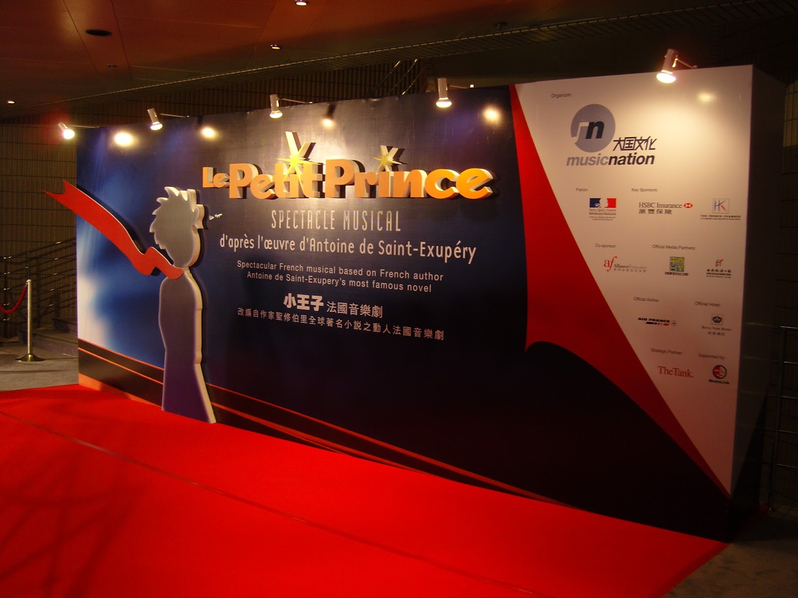 Tổng hợp 6 loại backdrop gala dinner cho đêm tiệc thêm ấn tượng