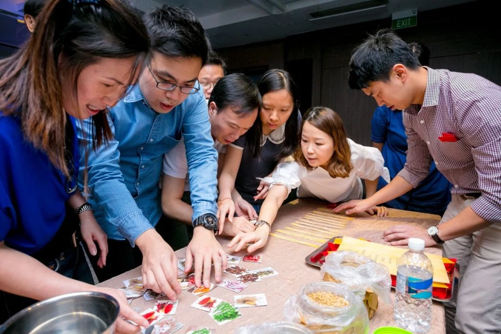 Team Building Trong Nhà: Format, Trò Chơi Và Cách Tổ Chức Hiệu Quả