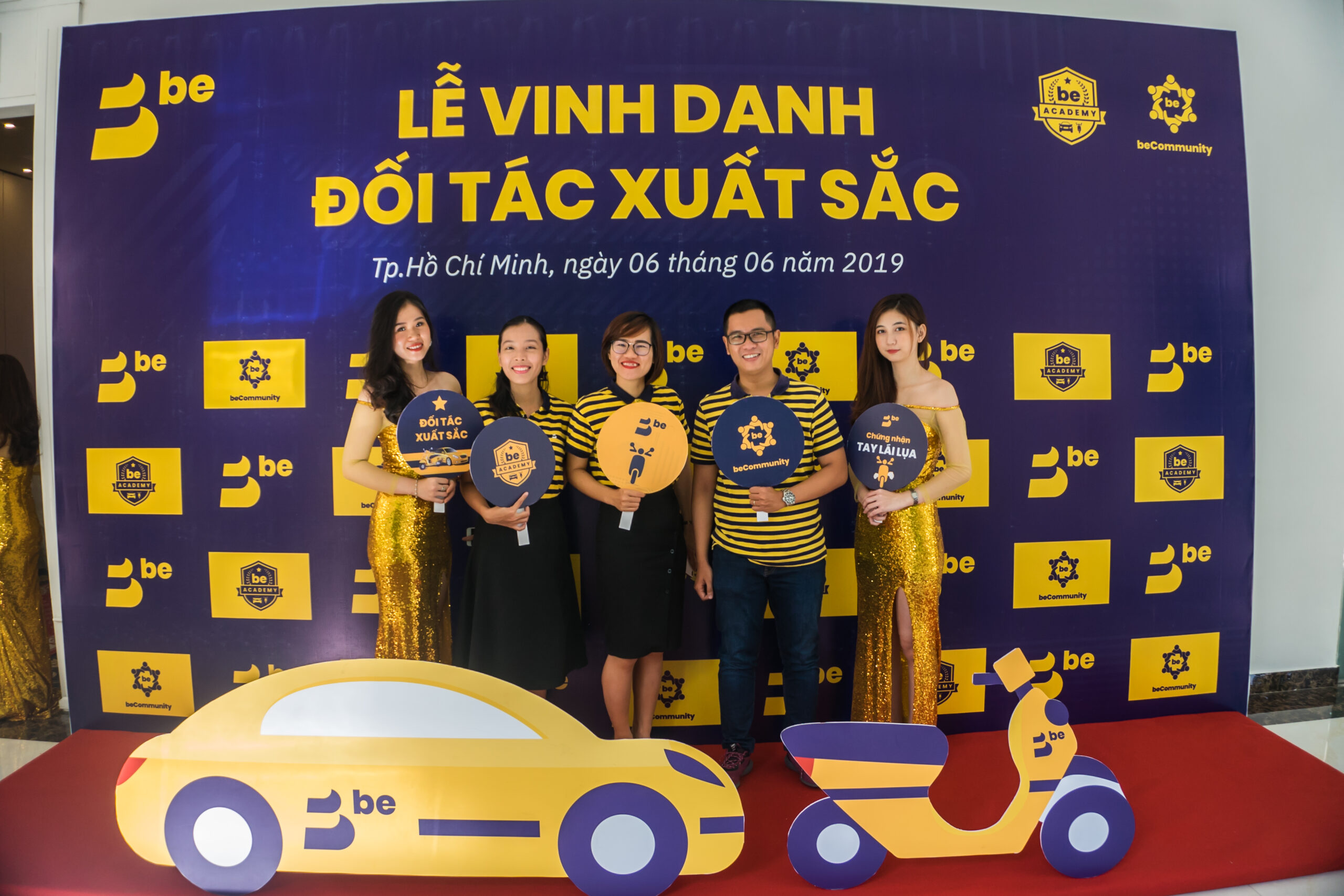 Tri ân khách hàng là gì? Cách tổ chức tiệc tri ân khách hàng thành công