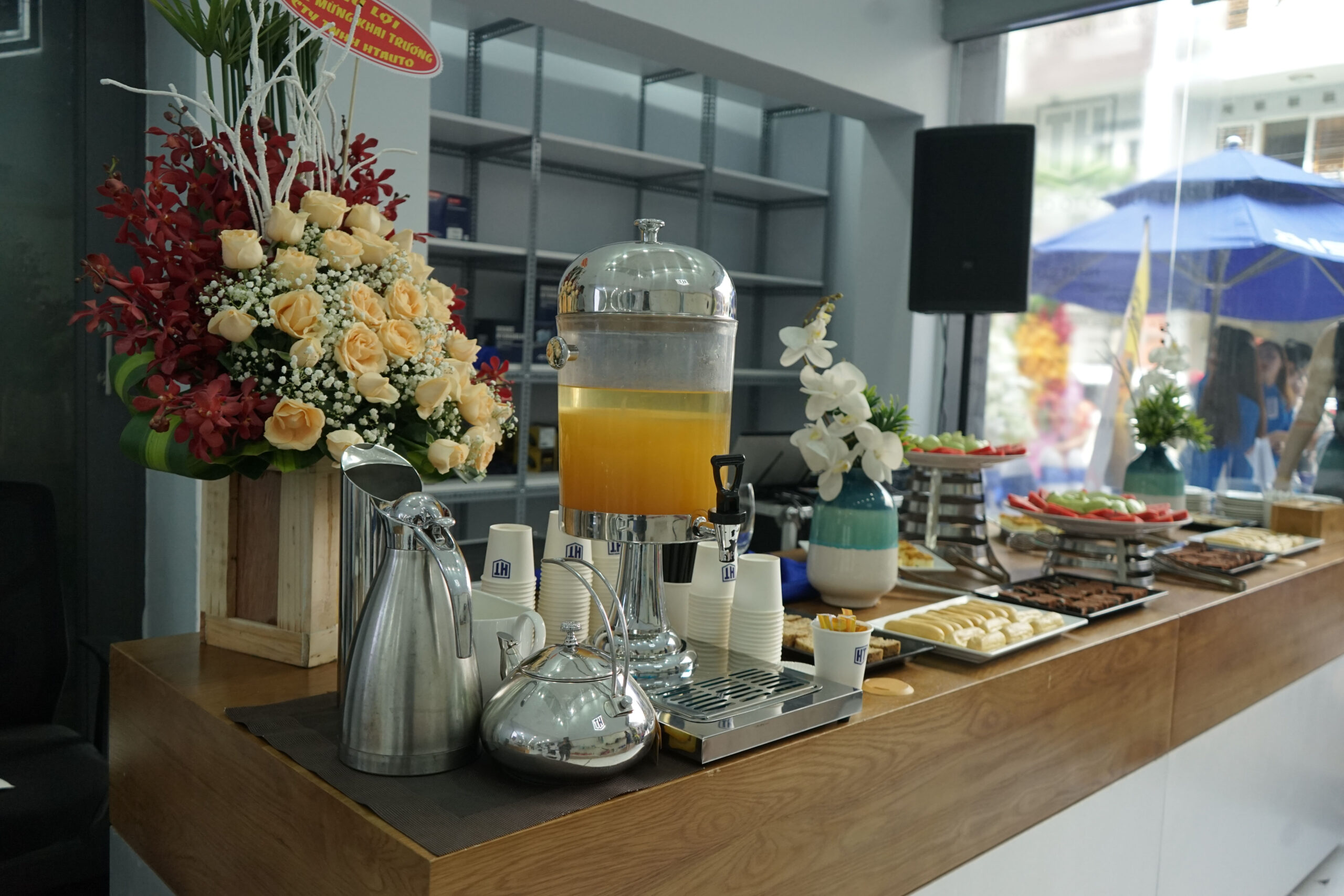 Sắc trời trong xanh chào mừng Lễ khai trương HTAUTO Việt Nam tại Hồ Chí Minh