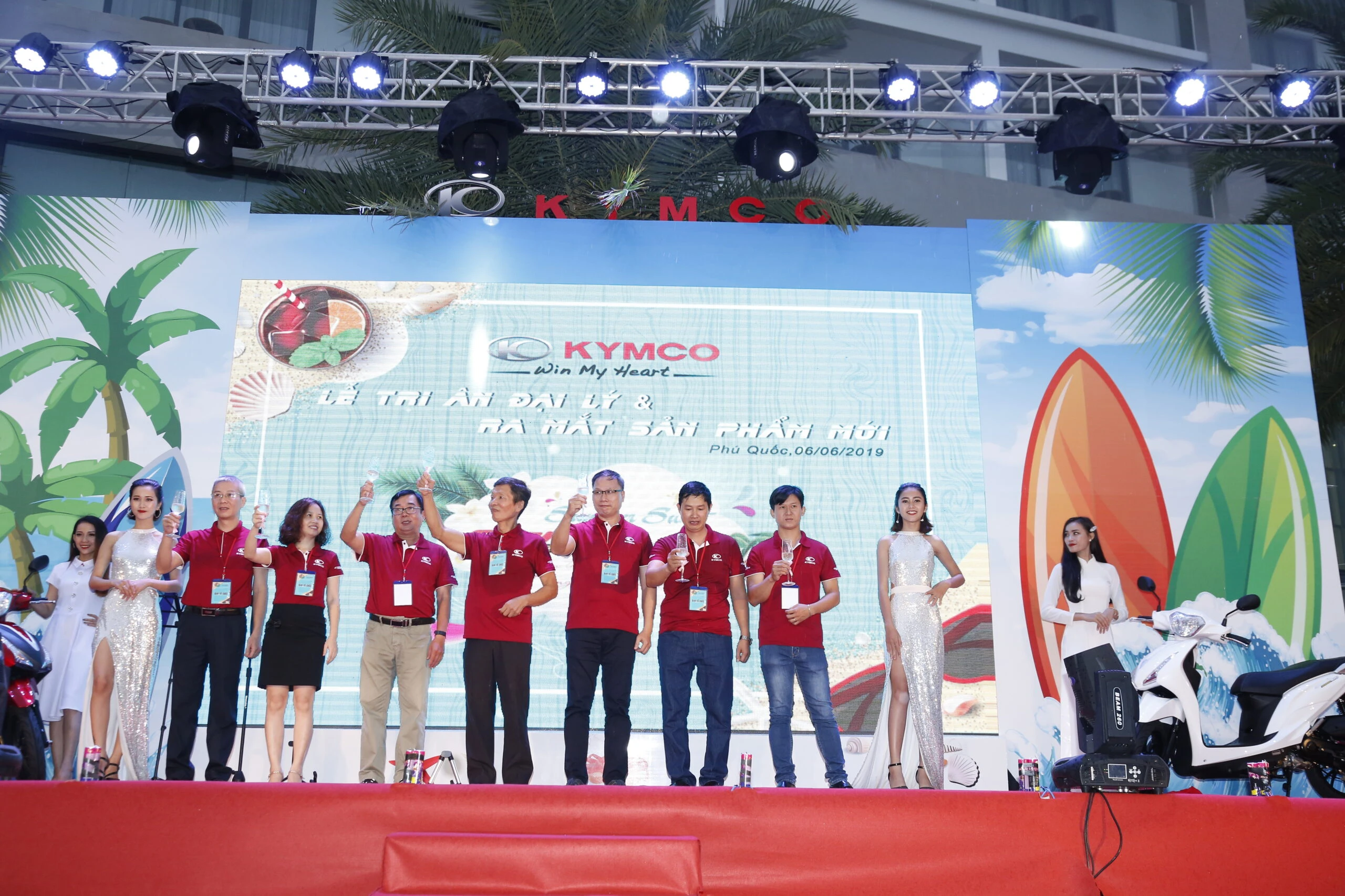 Tổ chức Lễ Ra Mắt Sản Phẩm Mới