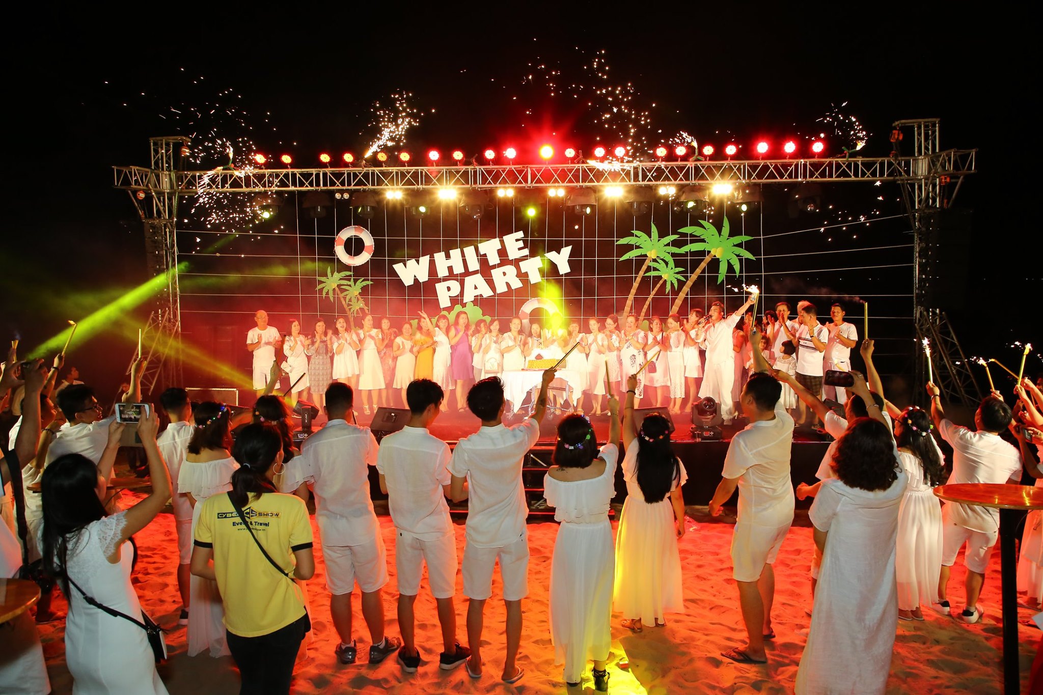 Case Study Company Trip Cam Ranh: Ánh Hồng Food 700 Khách 3 Ngày 2 Đêm