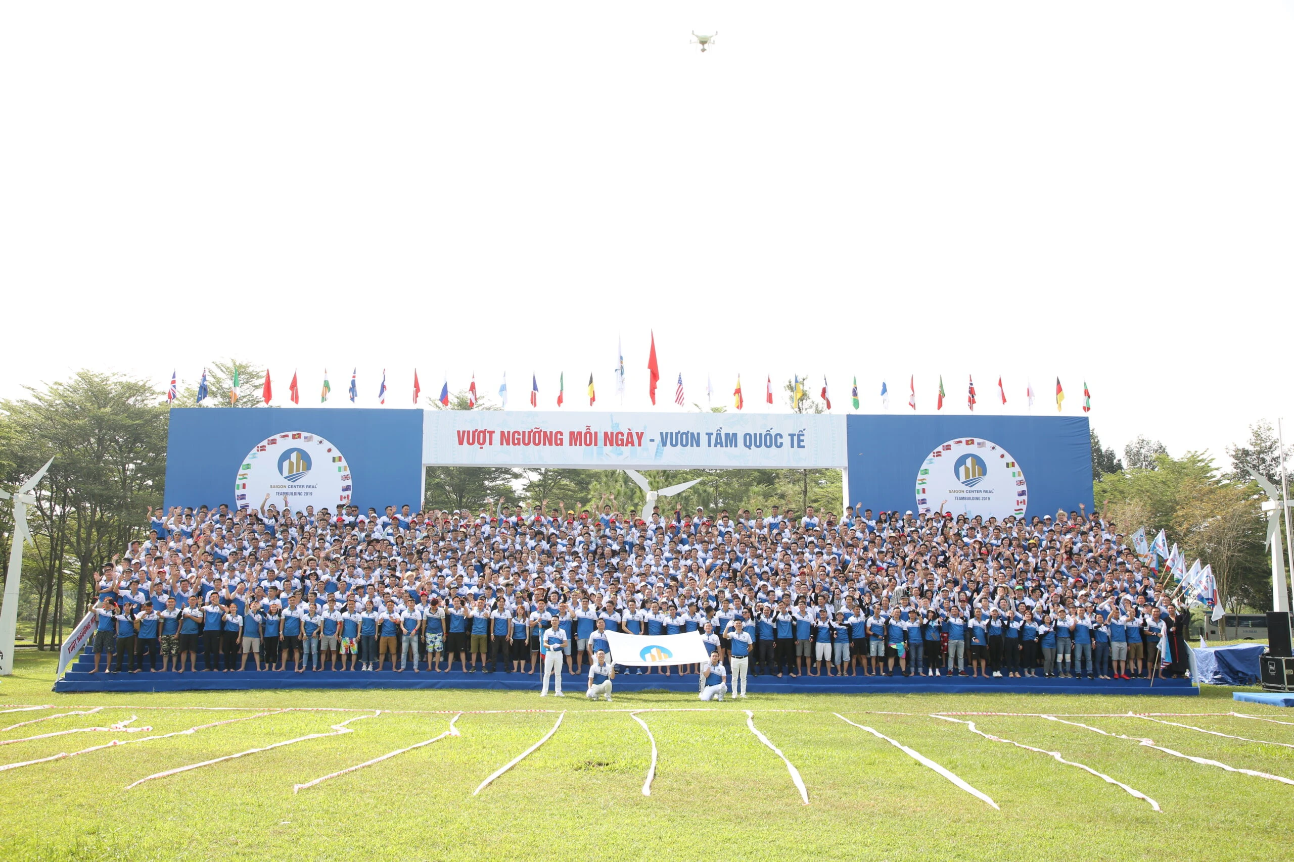 Hoạt động Team Building trong hành trình Company Trip quy mô lớn
