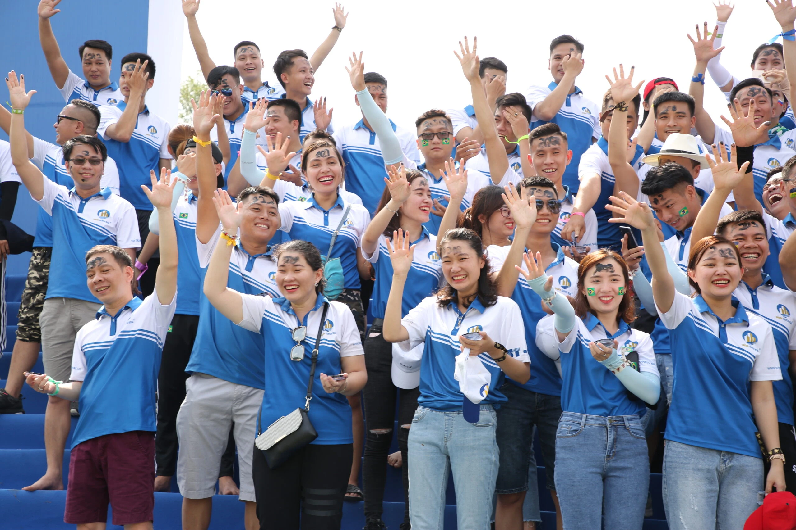 Cyber Show tổ chức team building cho doanh nghiệp