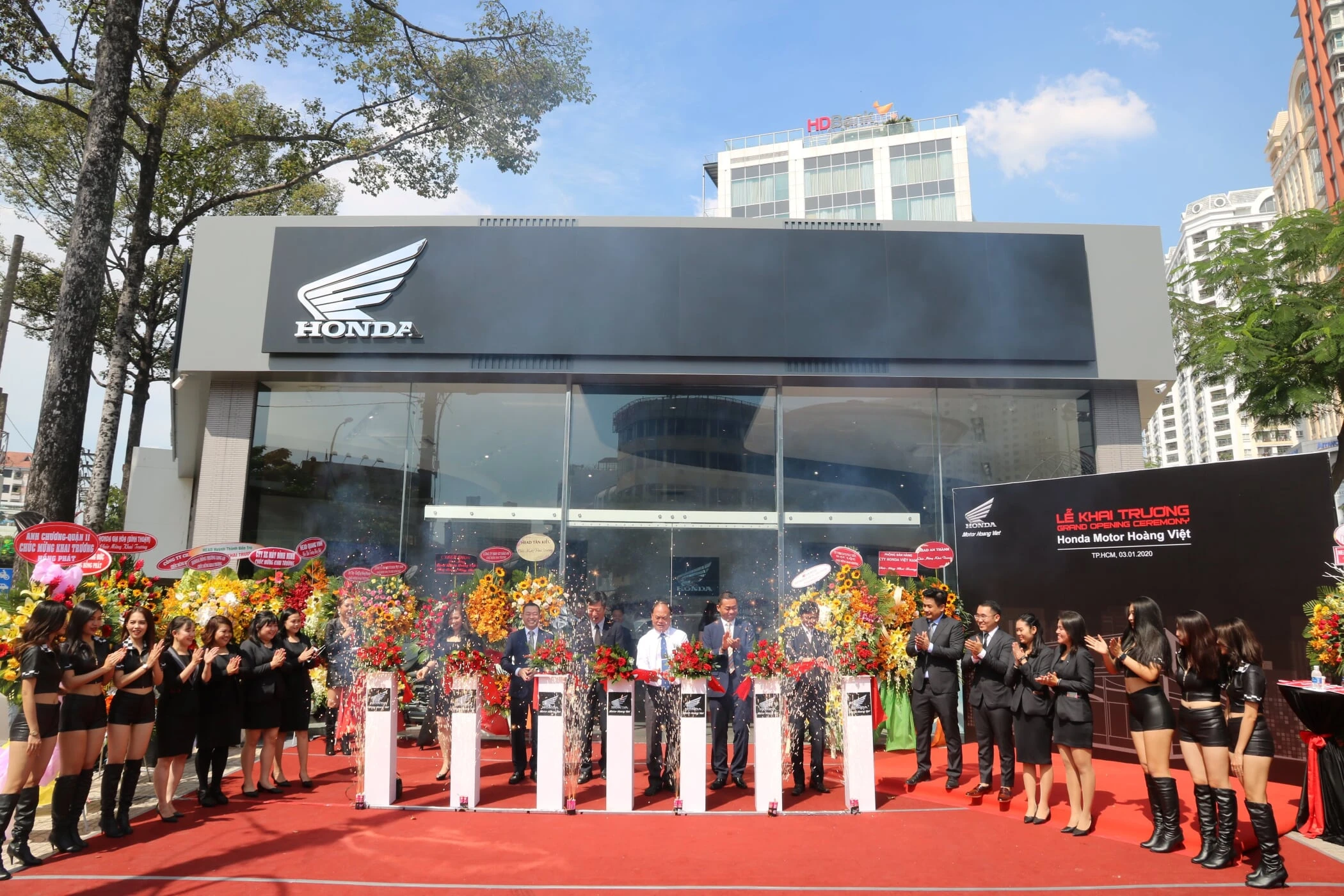 Đêm tiệc Gala Dinner giao lưu CLB Biker – Đón mừng Khai Trương “Đứa con thứ 2” của Honda Motor – Honda Motor Hoàng Việt