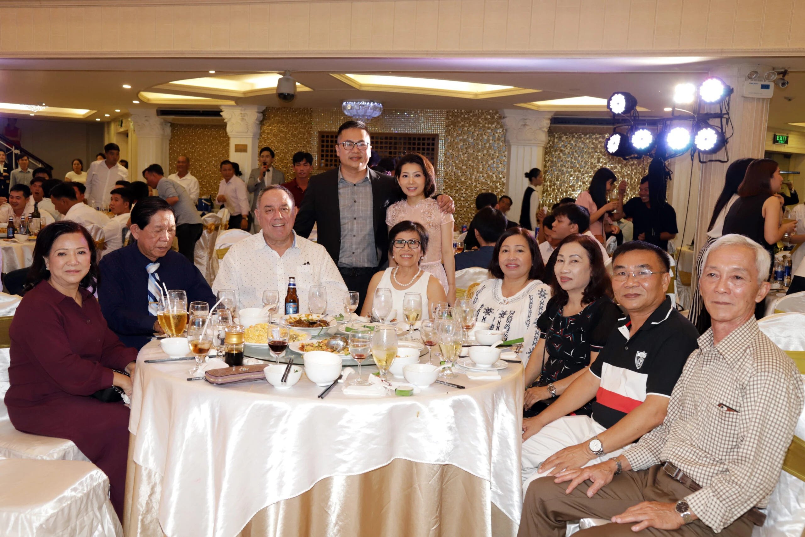 Khách mời dùng tiệc và giao lưu tại Year End Party Đại Phú Mỹ