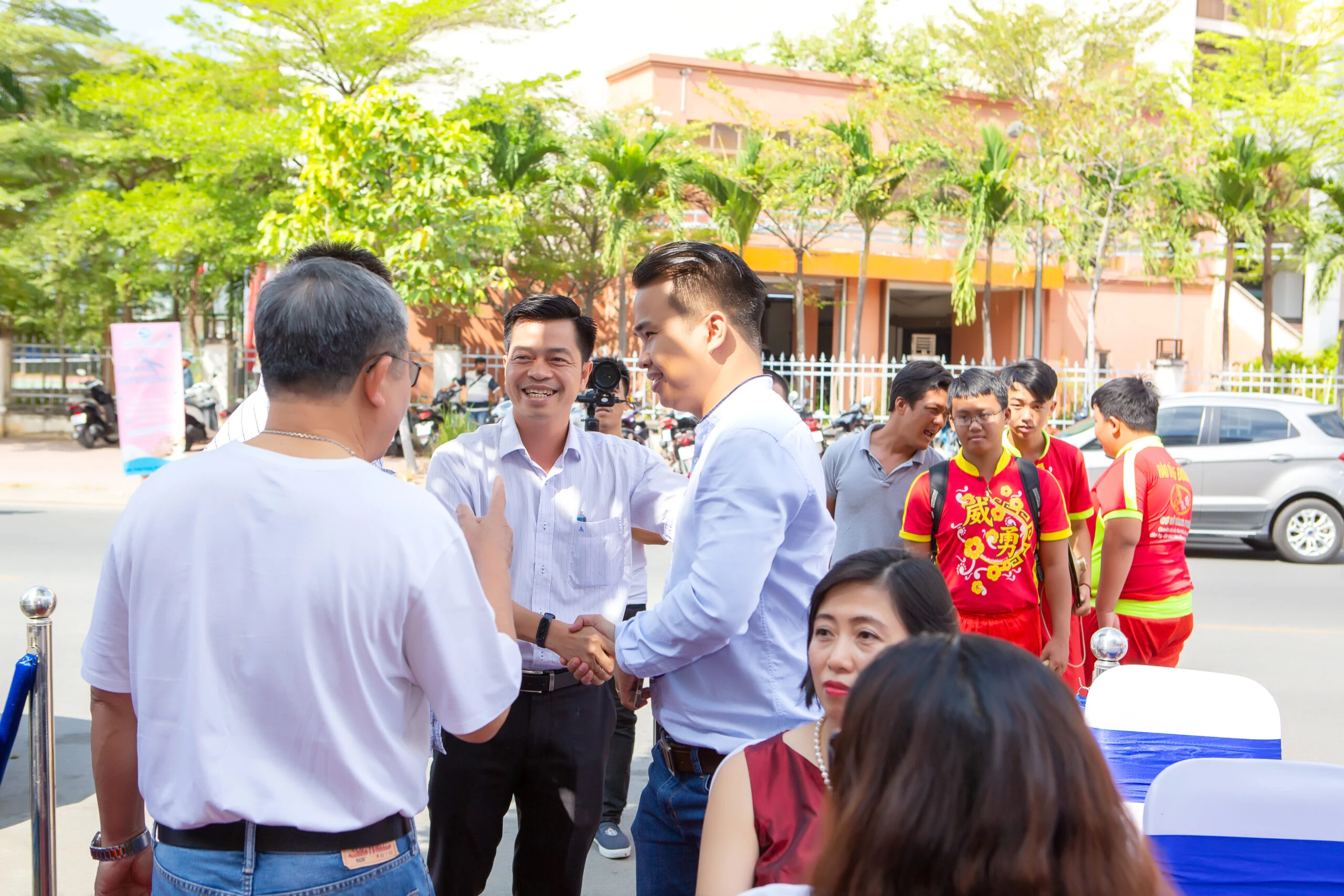Khách mời check-in trước thời điểm tổ chức lễ khai trương