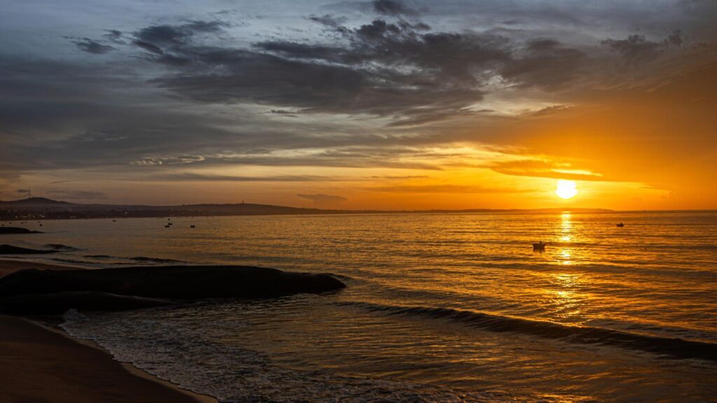 Hoàng hôn trên biển Phan Thiết tạo trải nghiệm nghỉ dưỡng company trip