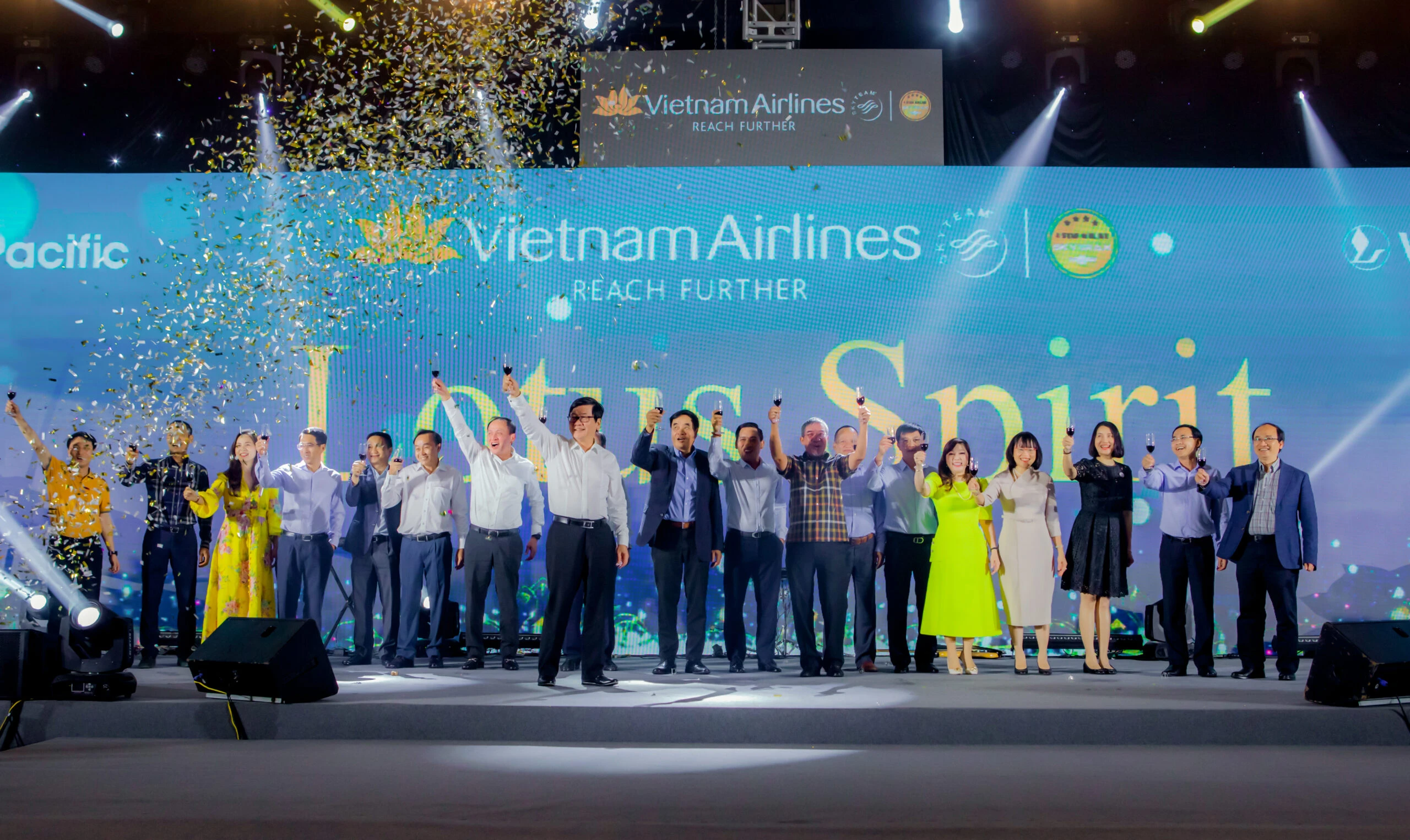 Sân khấu Gala Dinner quy mô lớn với phần nghi thức và vinh danh doanh nghiệp