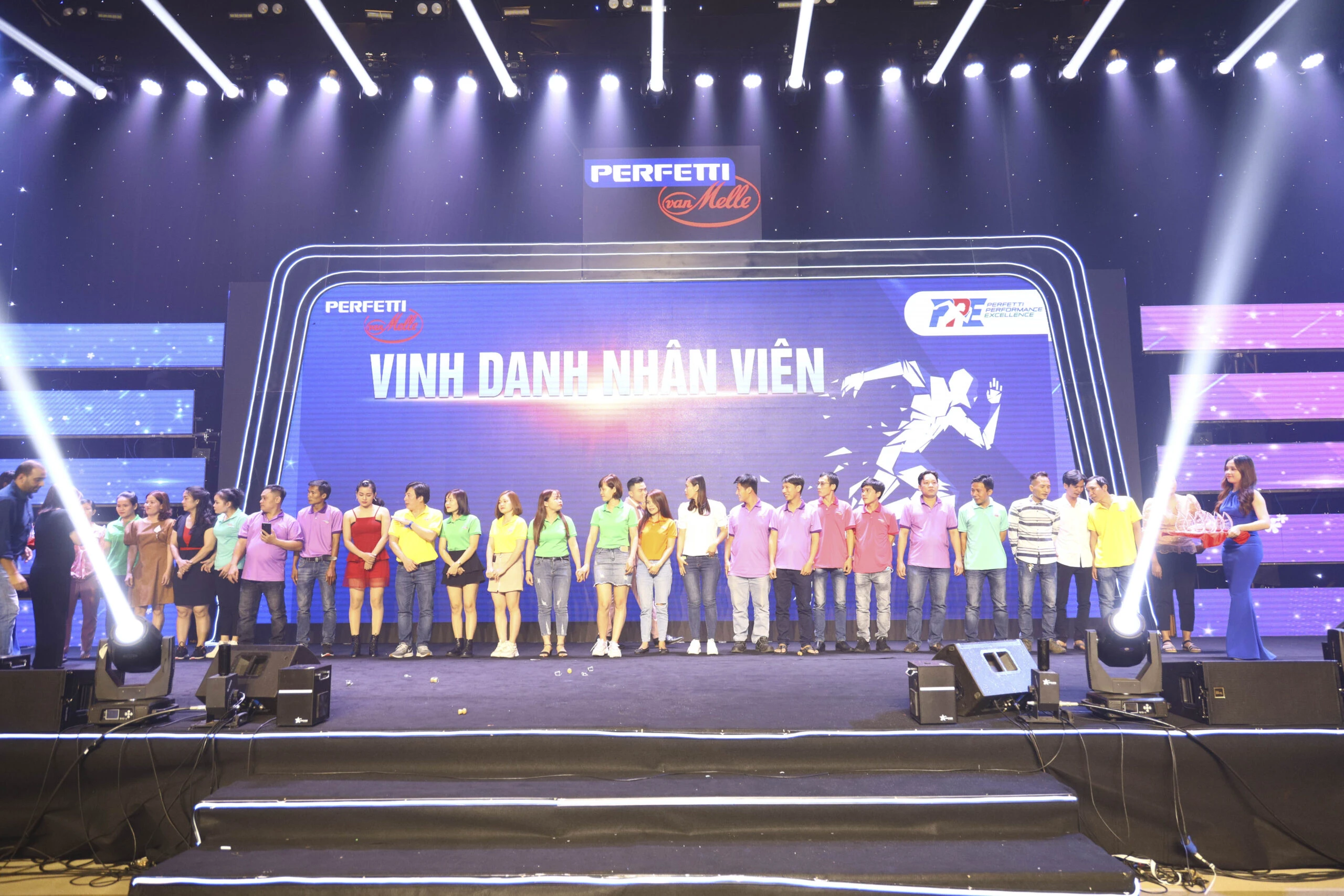 Các Hạng Mục Vinh Danh Nhân Viên Cuối Năm Và Mẫu Tiêu Chí Đề Cử