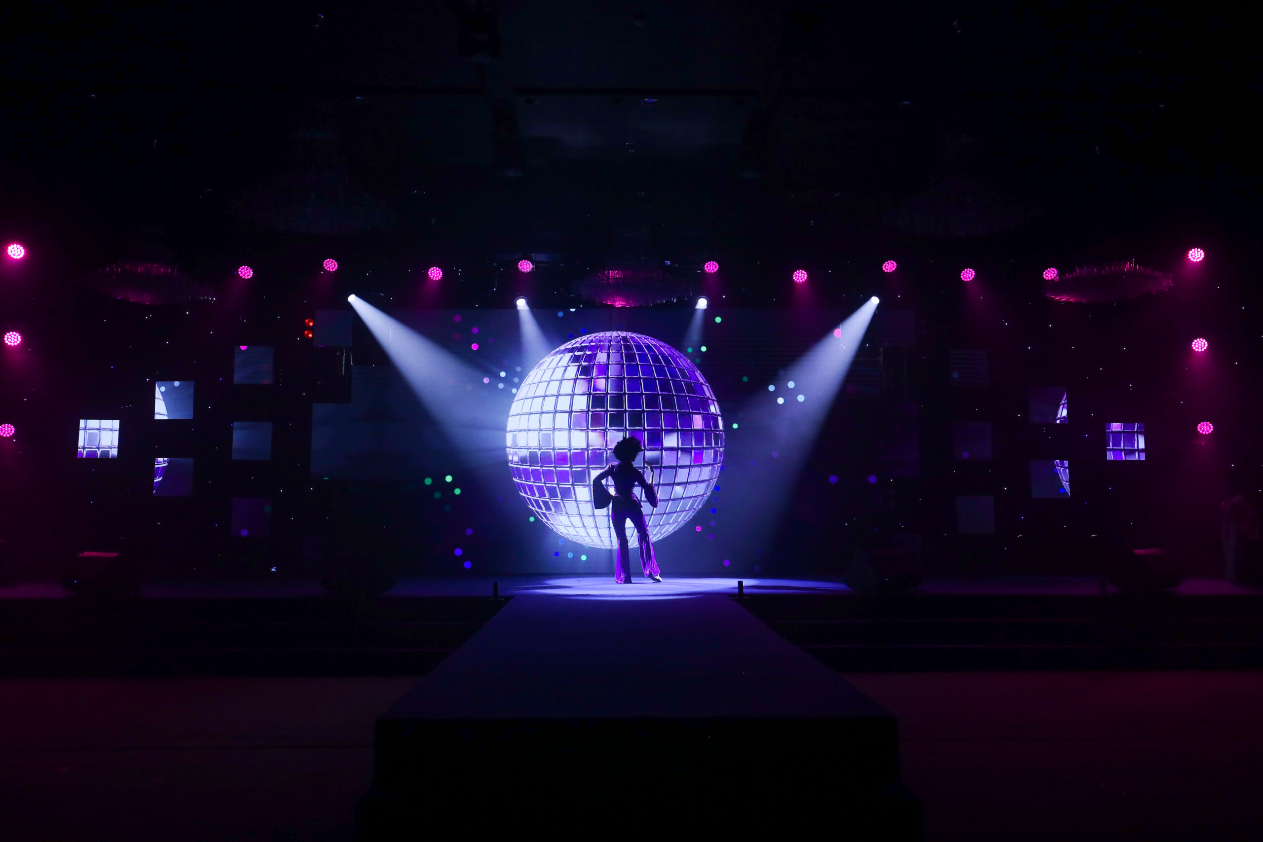Tiết mục biểu diễn trên sân khấu Year End Party DSV