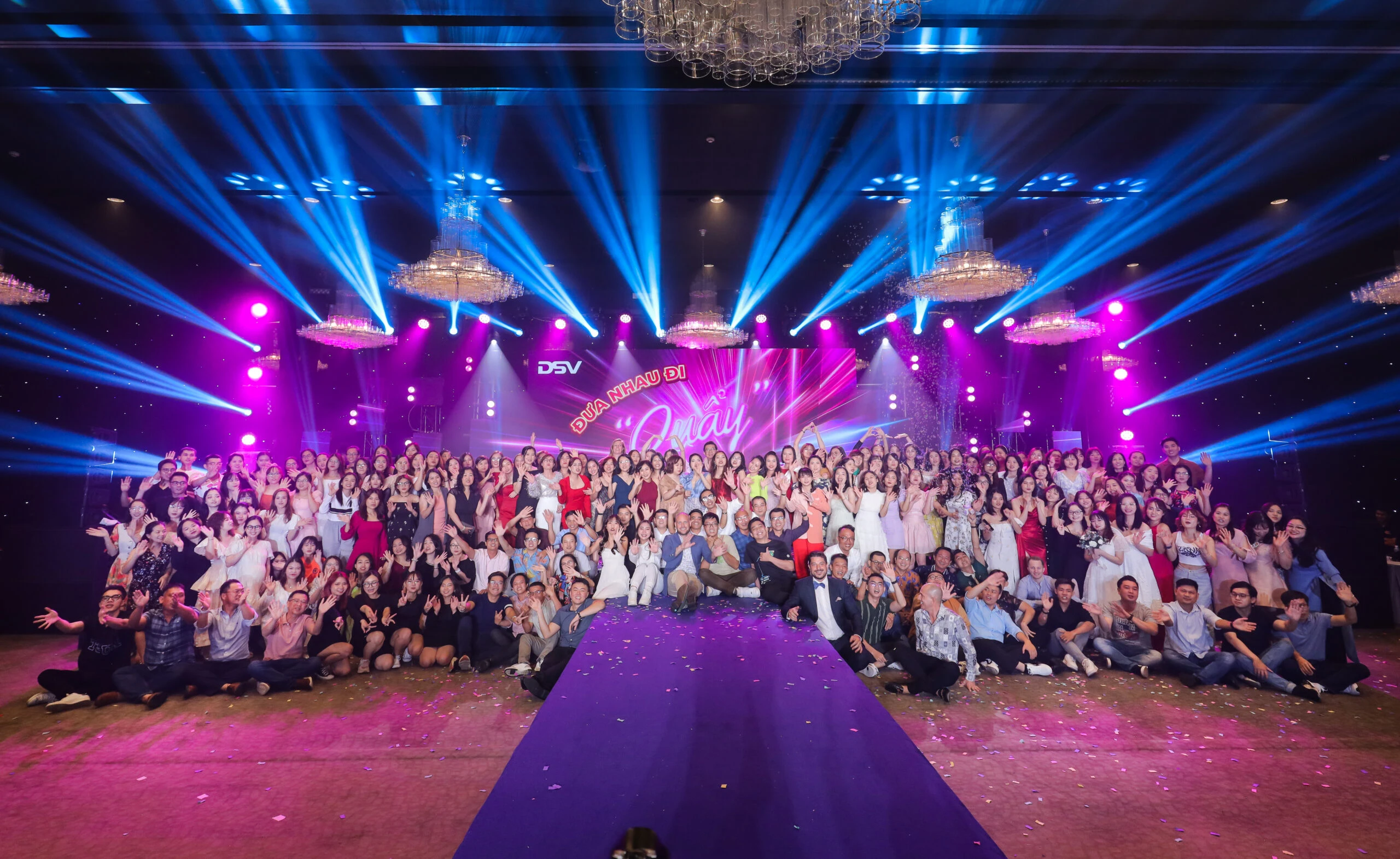 Cháy hết mình tại Year End Party DSV – Đưa Nhau Đi “Quẩy”