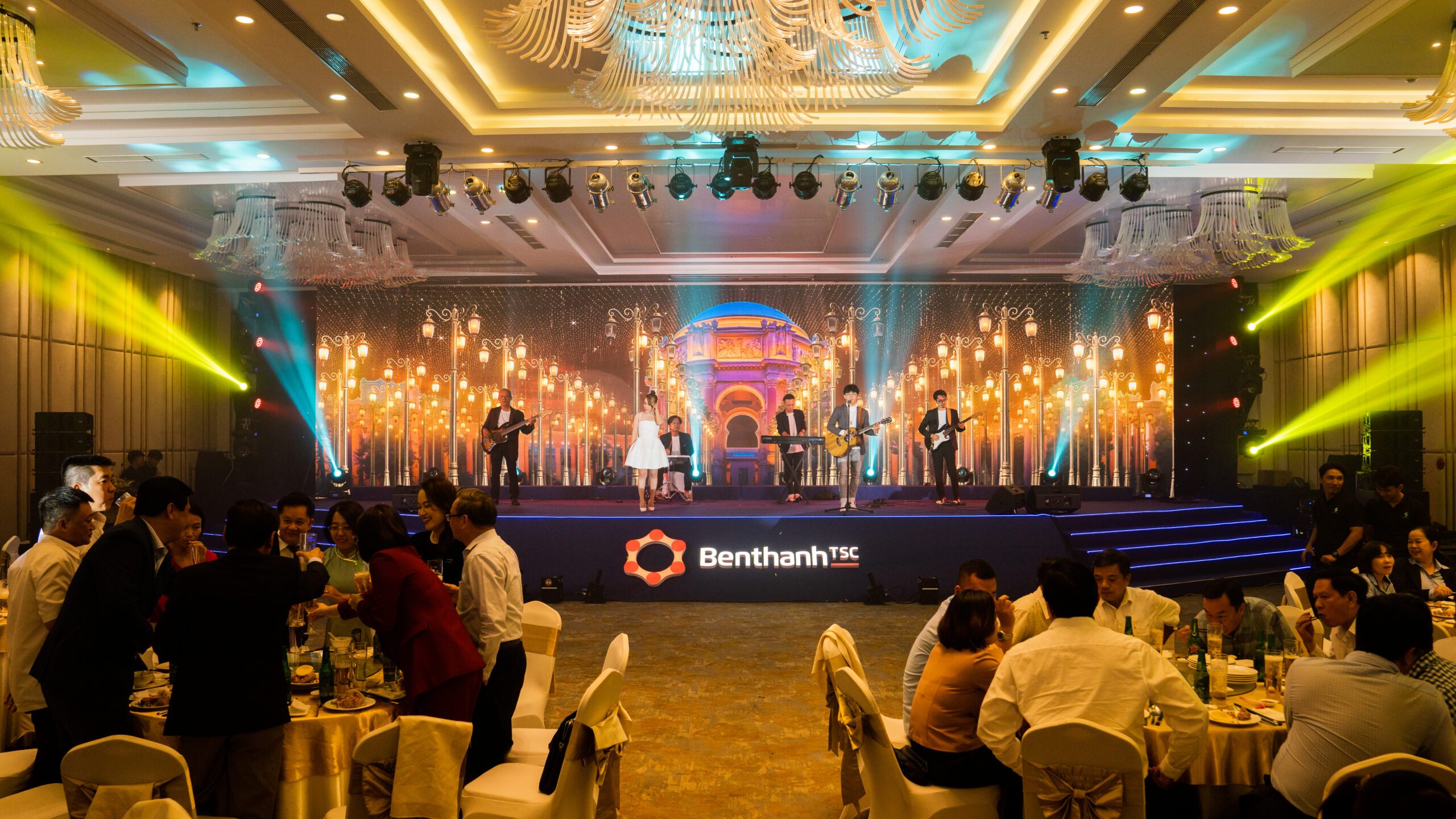 tiec tat nien cuoi nam ben thanh tsc