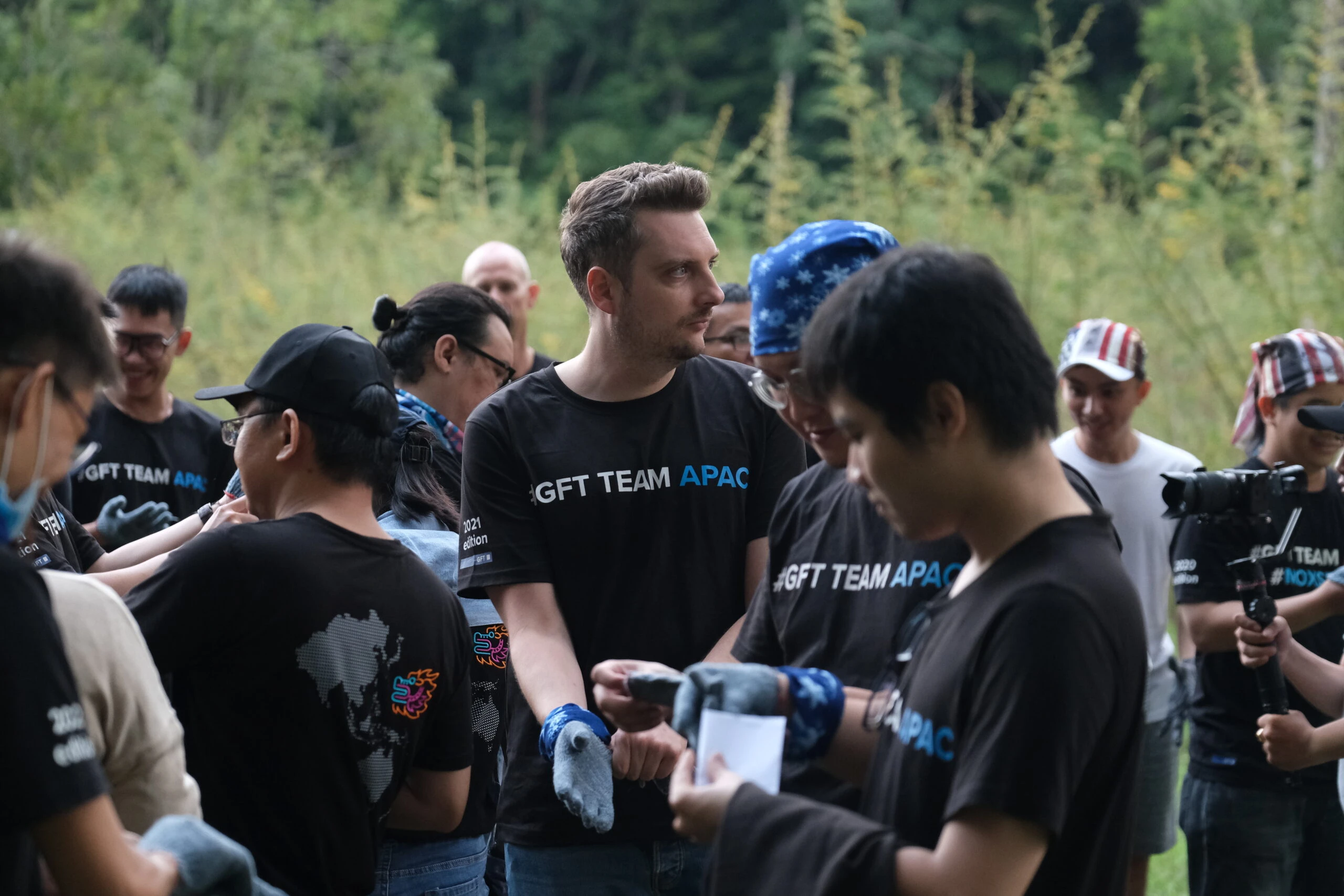 Khoảnh khắc phối hợp giữa các thành viên trong company trip GFT Technologies Vietnam