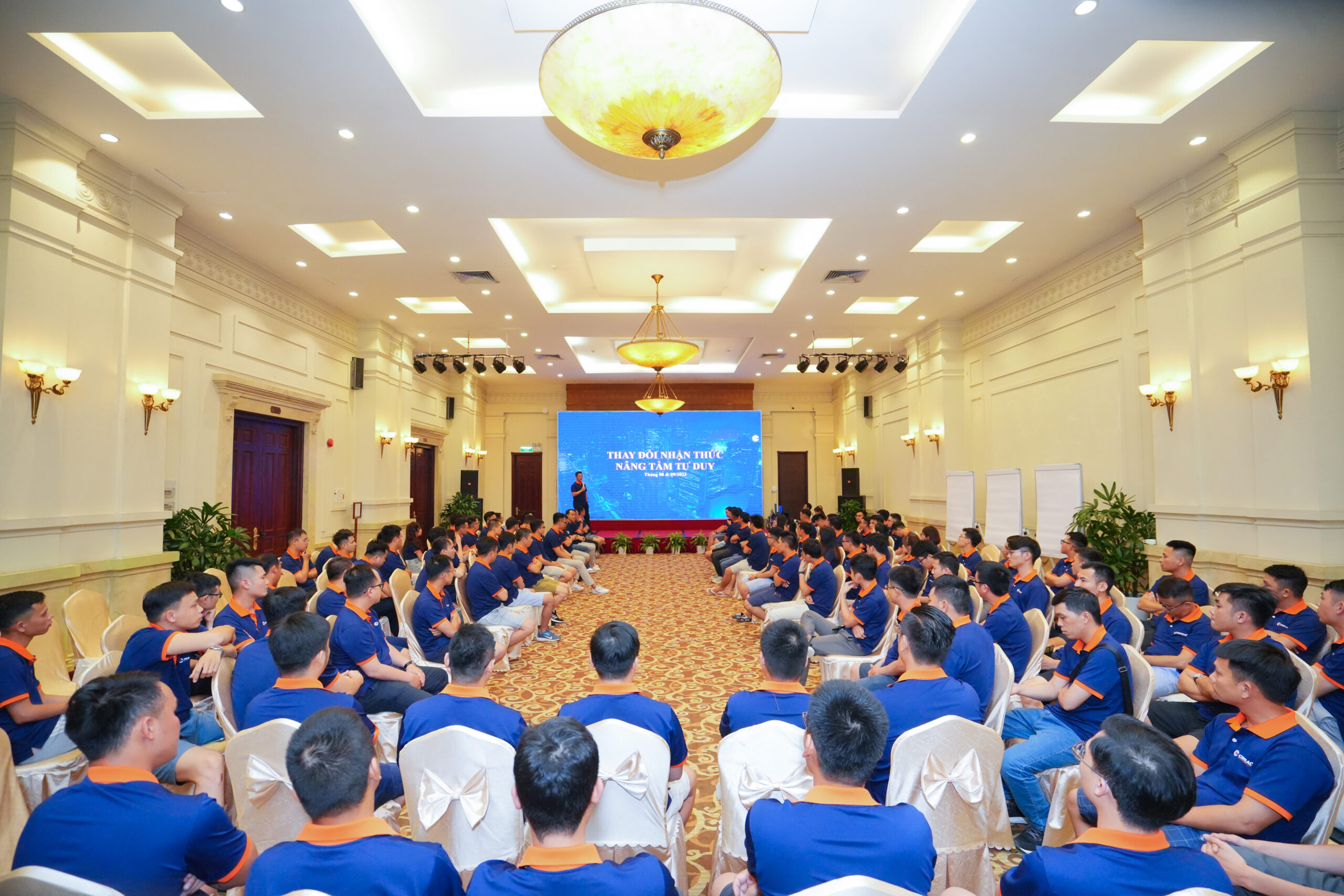 Kick-off meeting là buổi gặp gỡ đánh dấu sự khởi đầu của một dự án