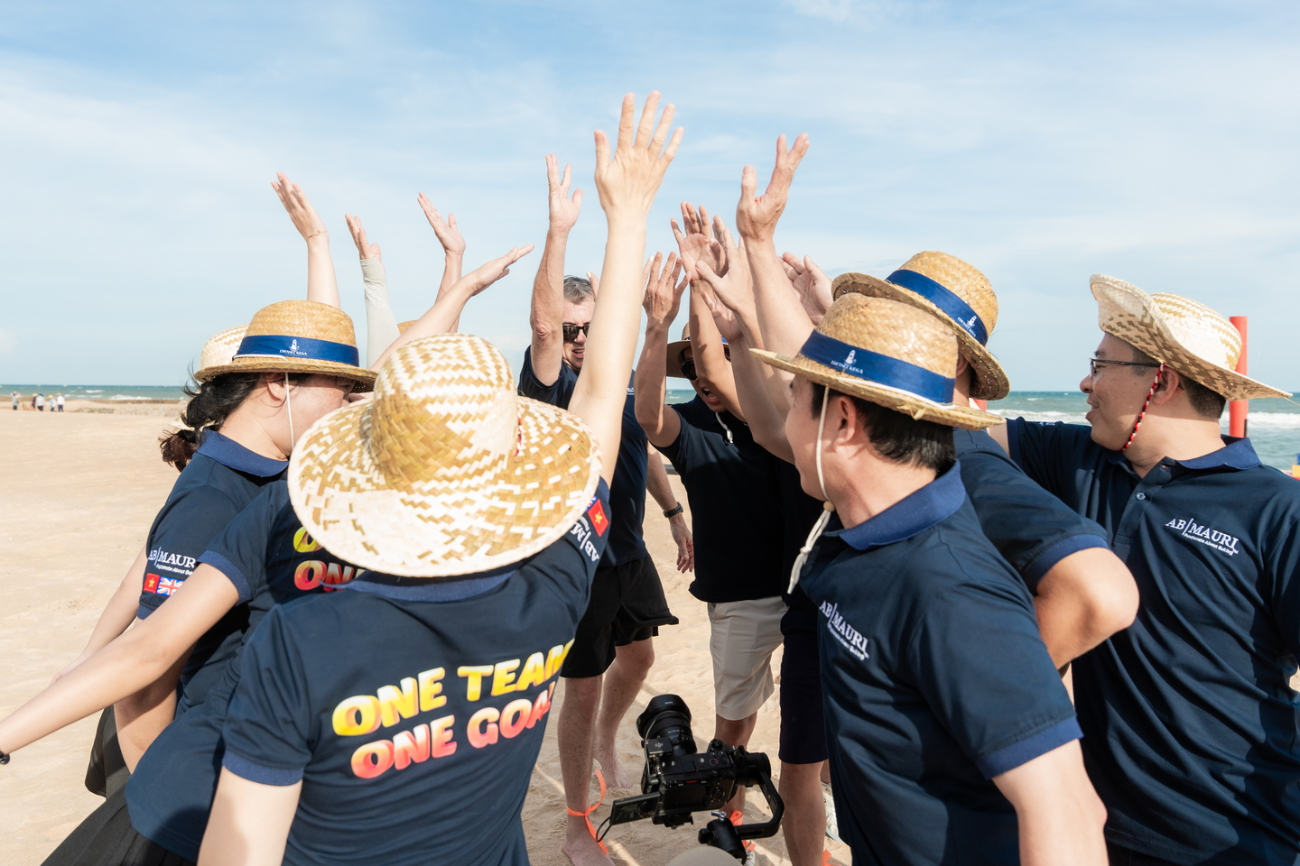 Đội ngũ AB Mauri cùng tham gia thử thách team building trong Company Trip