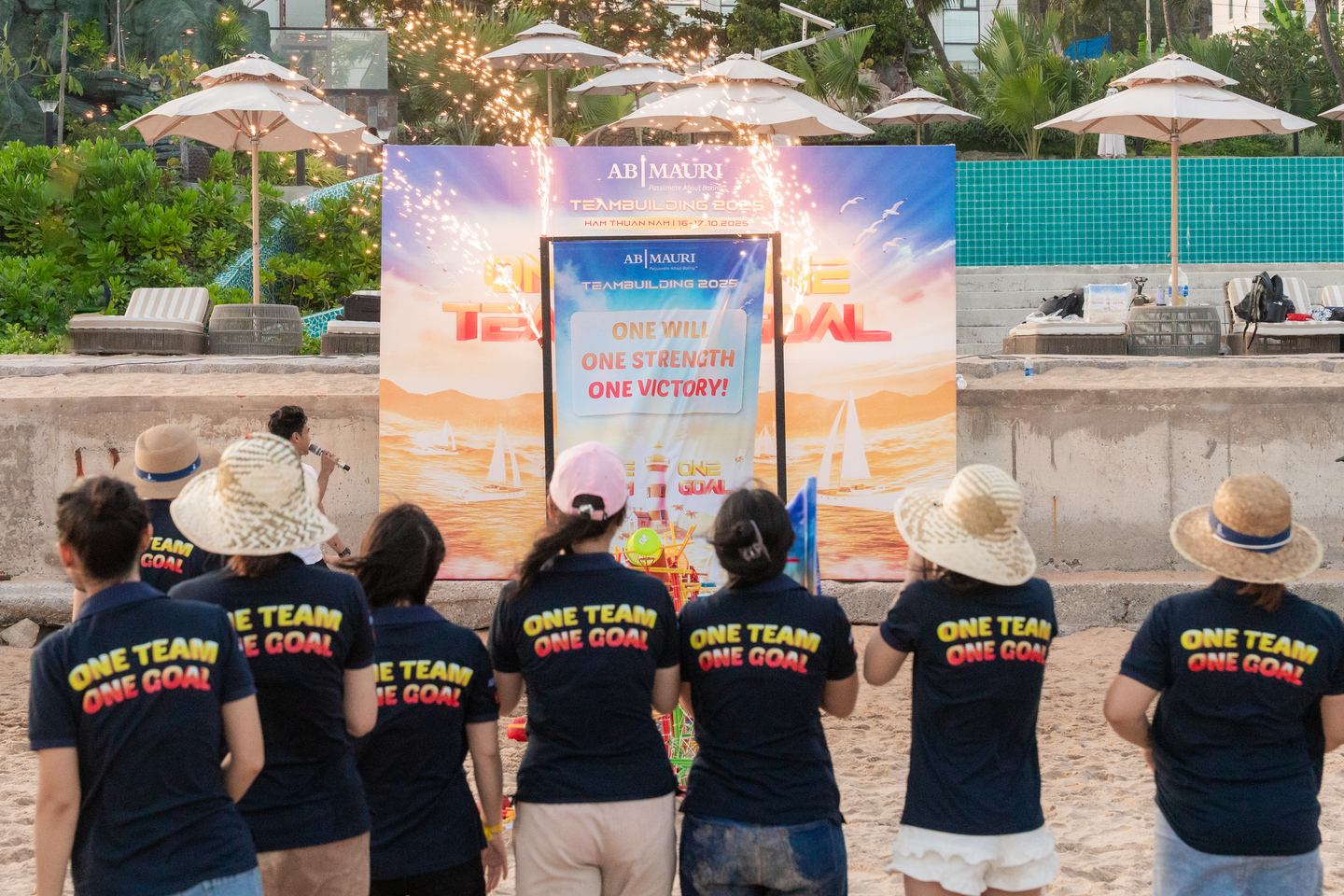Sân khấu Gala Dinner AB Mauri Company Trip với chủ đề One Team One Goal