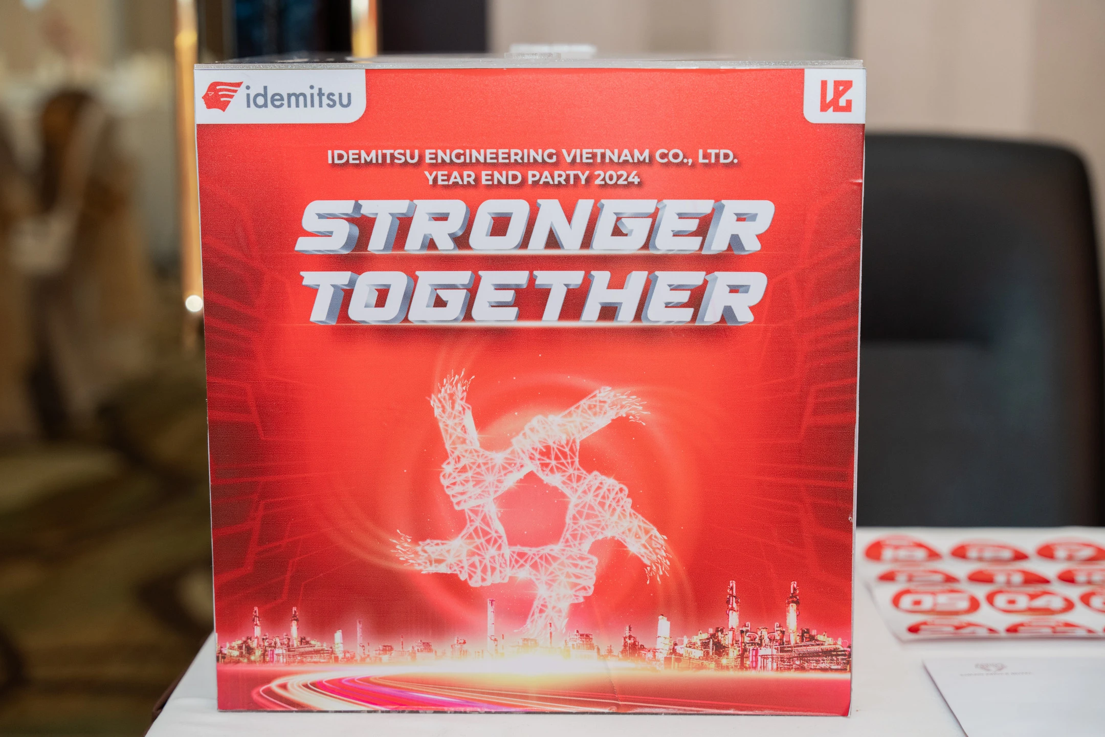 Thẻ chương trình trên bàn tiệc Year End Party Idemitsu