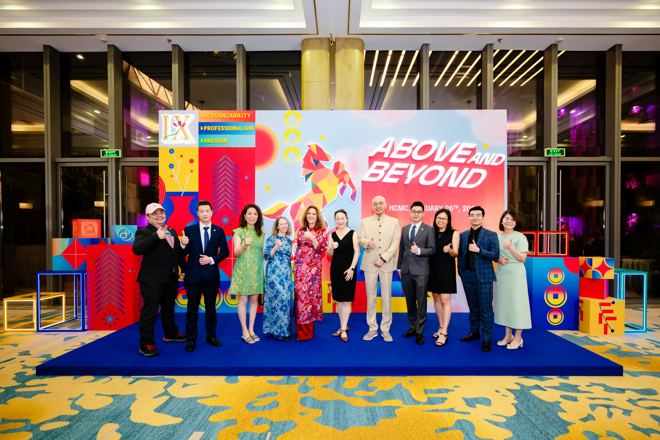 Chủ đề Above and Beyond Vươn Tầm Cao Mới