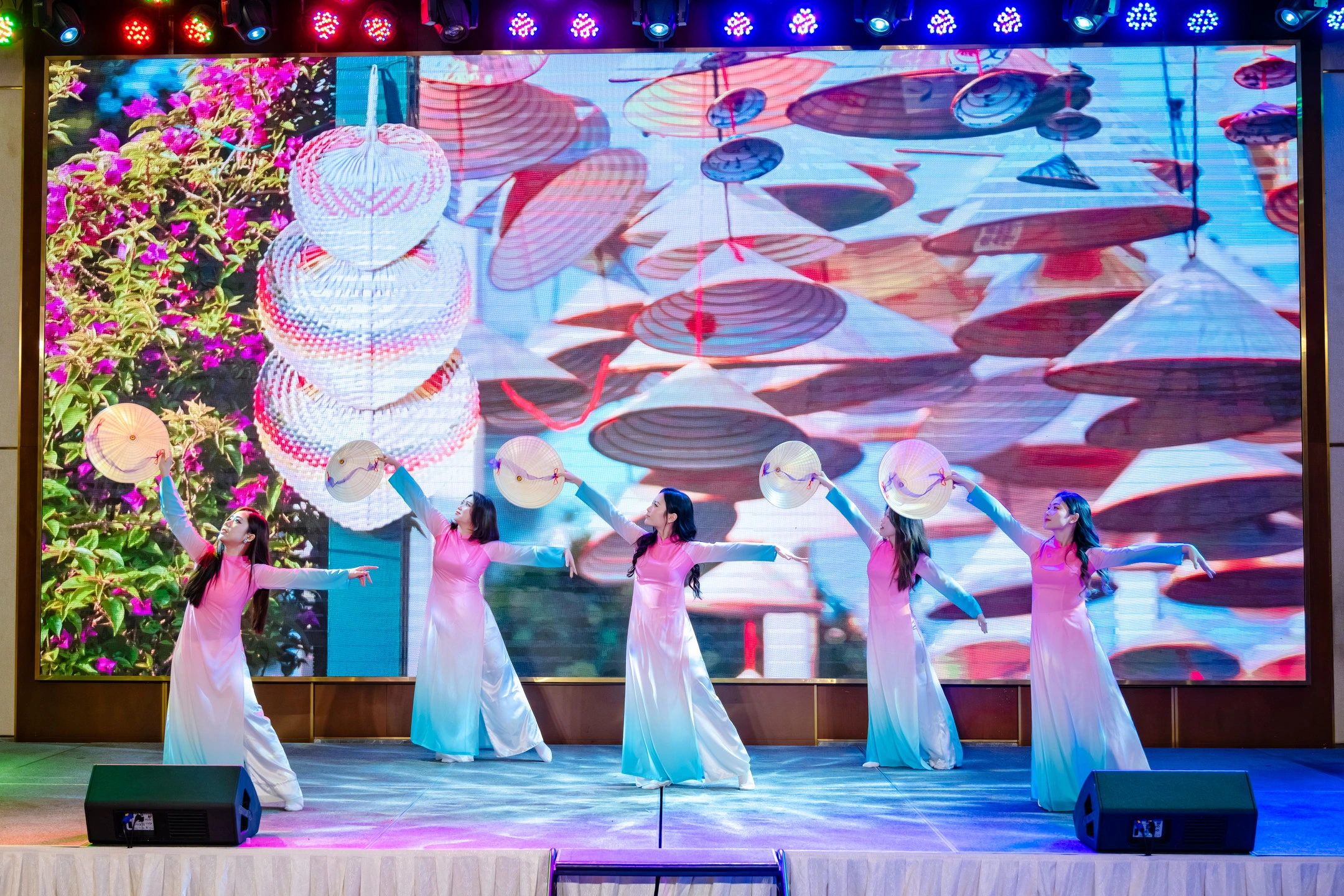 Year End Party Itechwx – Đêm Vinh Danh 200 Khách “Above and Beyond”