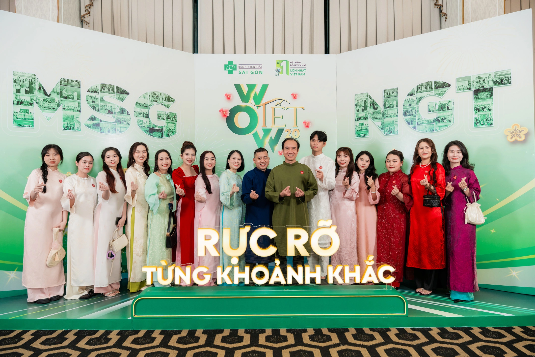 Không gian tiệc tất niên mang sắc màu Tết dành cho công ty