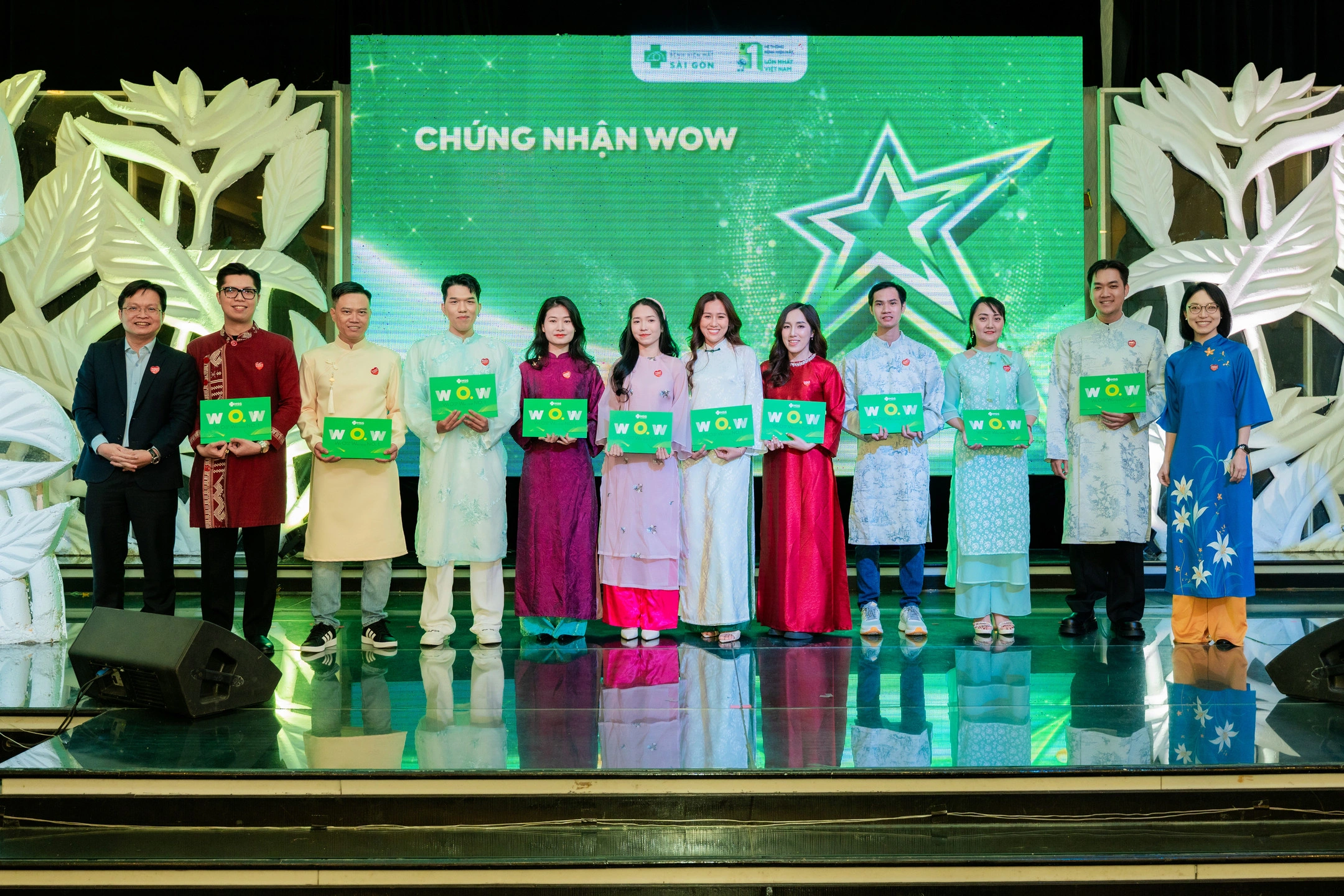 Trao Chứng nhận WOW tại Year End Party Tập Đoàn Y Khoa Sài Gòn